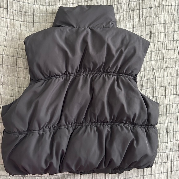 Cropped black puffer vest - Size small - Picture 2 of 3